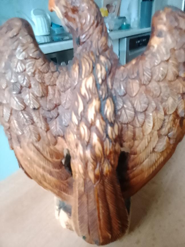 Bild 4 Adler auf Marmorsockel  25 Euro