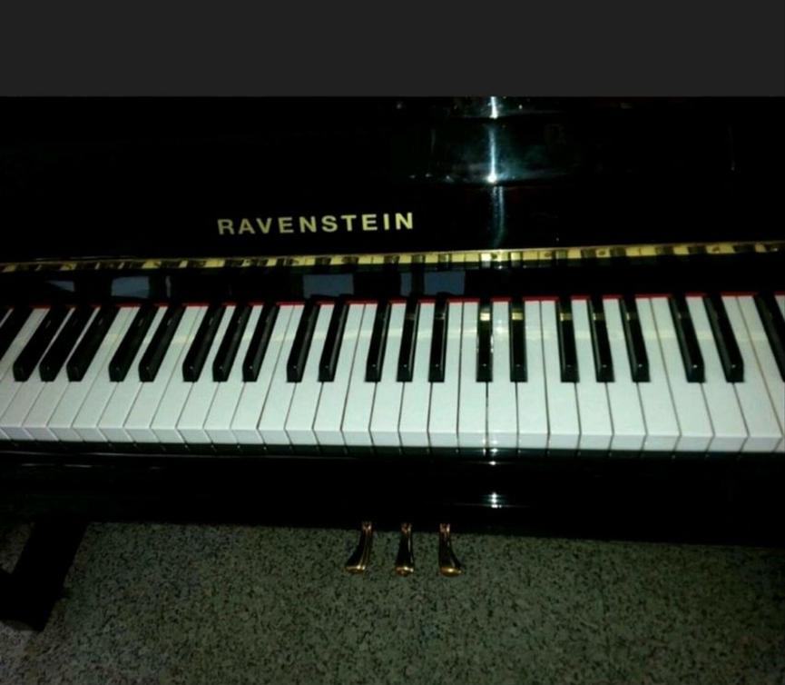 Bild 4 Schwarzes Klavier Ravenstein