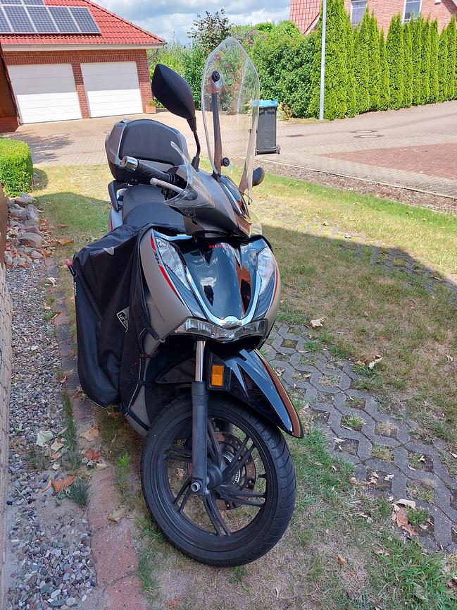 Bild 16 Honda SH350I