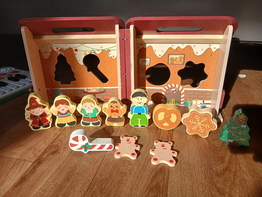 Bild 14 Kinder Klamotten unter ein 1zu verkaufen und ein großen Karton mit Kinder Spielz