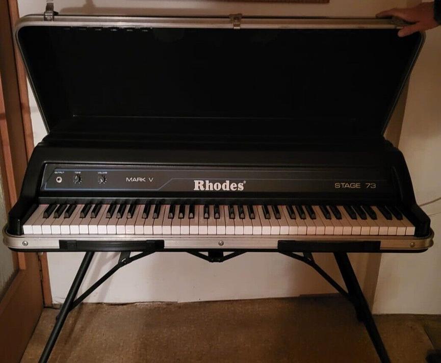 Bild 1 Fender Rhodes Mark V