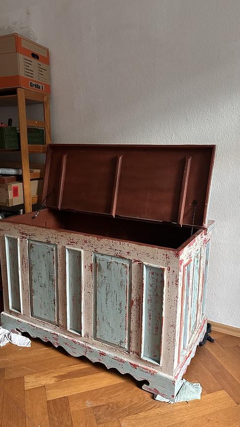 Bild 1 Truhe 126 x 68 x 82 (B/T/H)