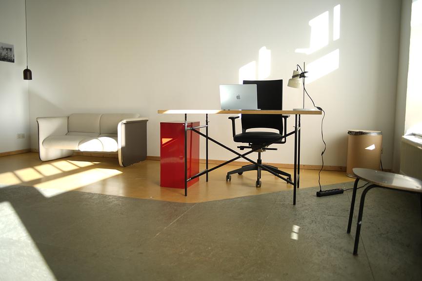 Bild 3 Arbeitsplätze_Coworking_Schreibtisch_Atelier_BüroRaum_Studio_Büro