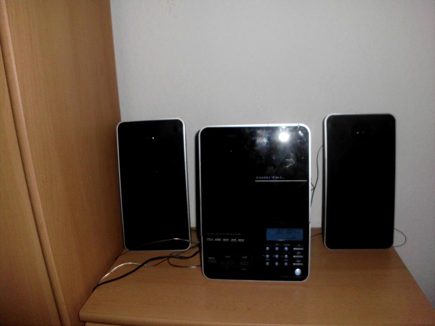 Bild 2 Ich gebe eine gebrauchte kleine Musikanlage ab nur für 10euro