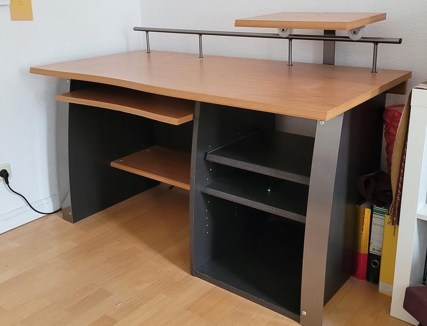 Bild 2 Schreibtisch/ Computertisch