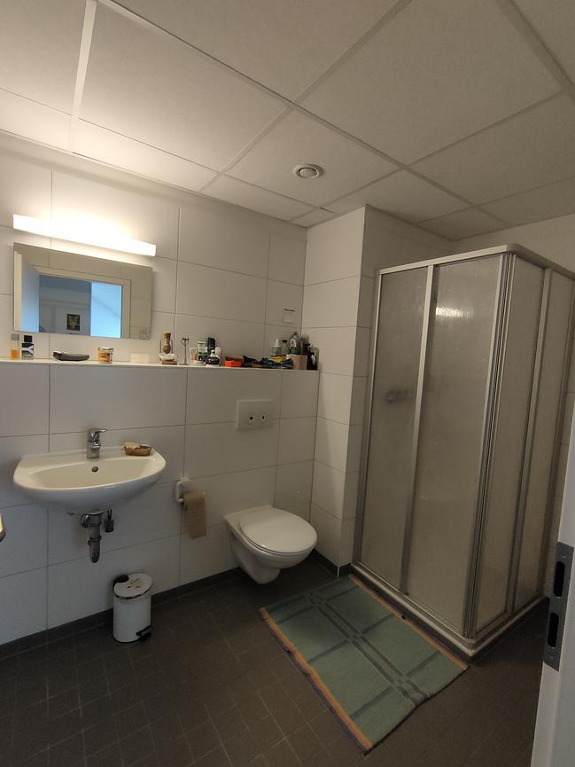 Bild 4 Großes WG-Zimmer mit eigenem Bad in Studiwohnheim