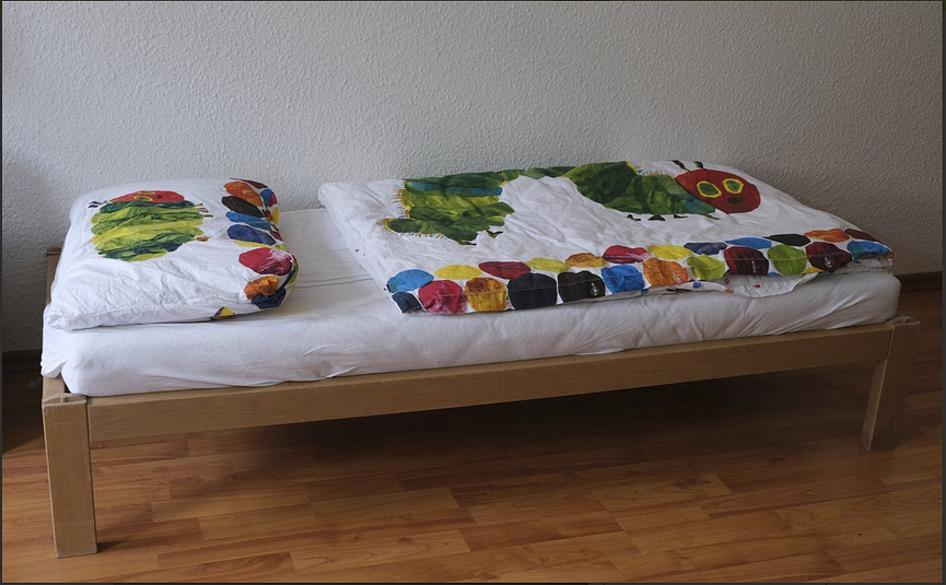 Bild 1 Kinderbett incl. Zubehör, 100€
