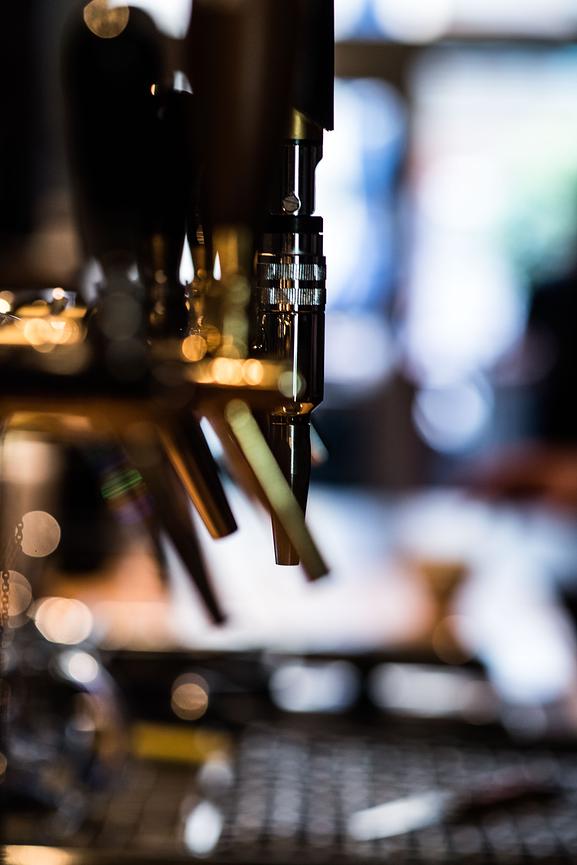 Bild 3 Jolys Live Music Bar sucht Hilfe im Service!