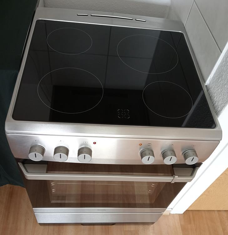 Bild 1 ELEKTRO-HERD, Edelstahl, 60 cm mit Zubehör, optisch gut + VOLL FUNKTIONSFÄHIG!