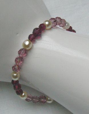 Bild 5 Armband, Kristallperlen in violetttönen und Perlen