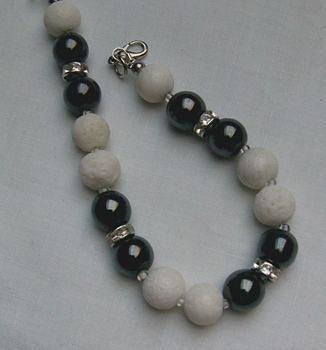 Bild 4 Armband im schwarz -weis Design