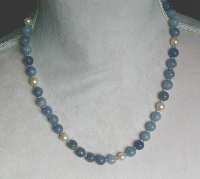 Bild 1 Blauquarzkette mit Perleneinlagen