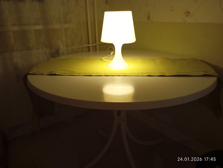 Bild 1 Runder weißer Tisch Dia1m - 5 Euro