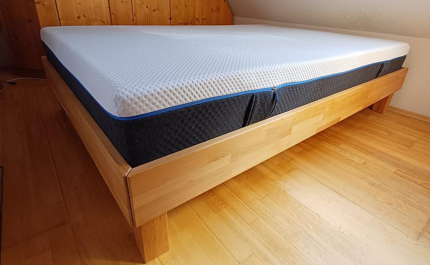 Bild 1 Massivholzbett , Lattenrost , Matratze
