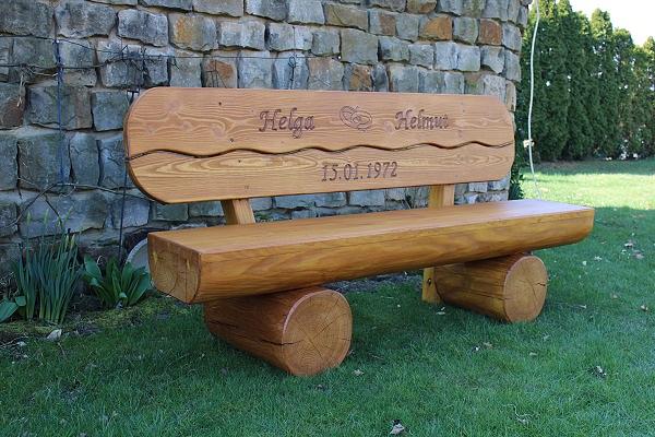 Bild 4 Gartenbank für Gemeinden und Sportvereine. Holzbank mit Gravur.
