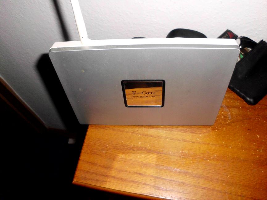Bild 2 ich gebe hier ein speedport w 723v plus dsl splitter günstig ab