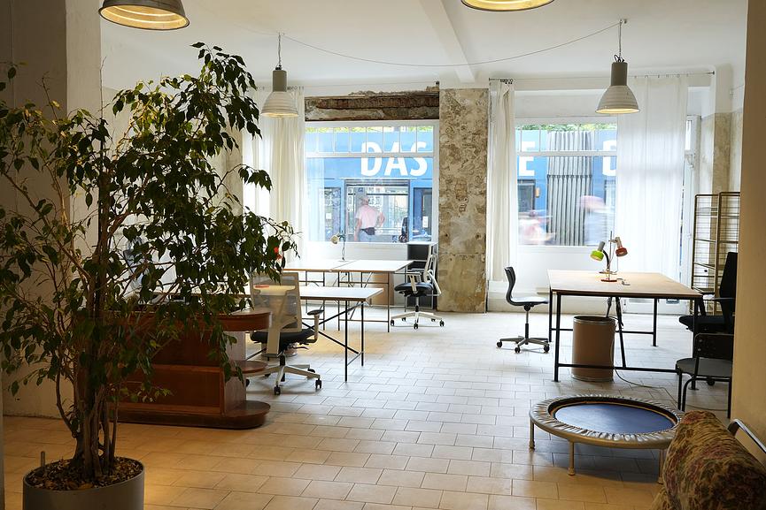 Bild 1 Arbeitsplätze_Coworking_Schreibtisch_Atelier_BüroRaum_Studio