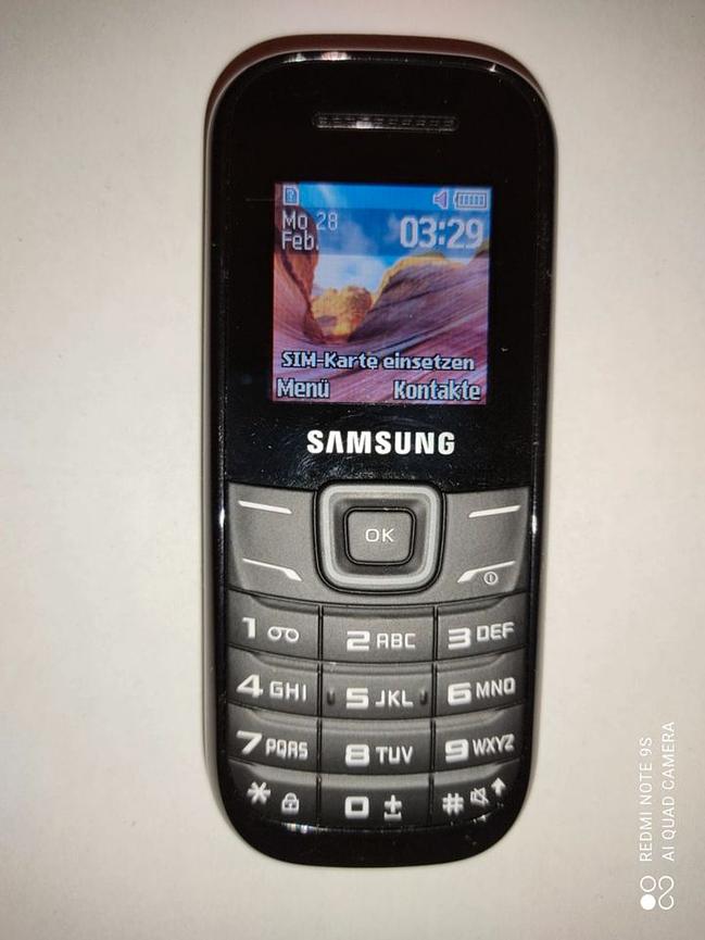 Bild 2 =>2xHandy Samsung GT-E1200=>NEU=>zusammen nur 15,-!!! :)