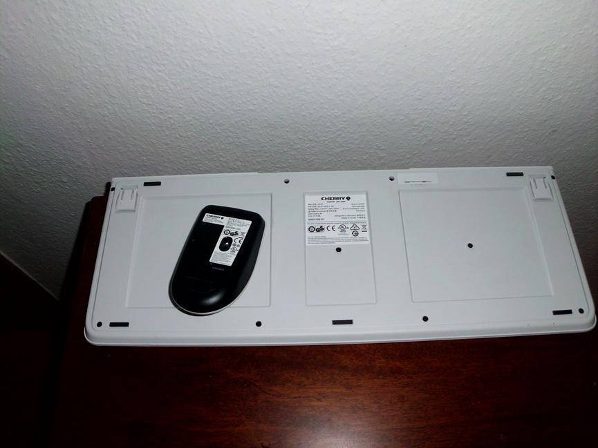 Bild 9 gebe hier ein pc monitor plu zwei tastaruren ab nur für 8euo