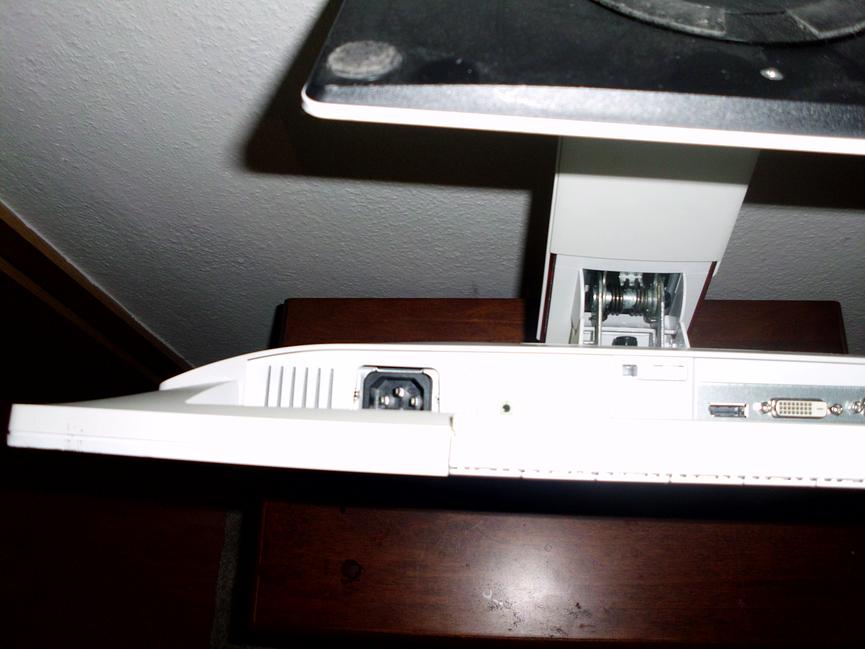 Bild 5 gebe hier ein pc monitor plu zwei tastaruren ab nur für 8euo