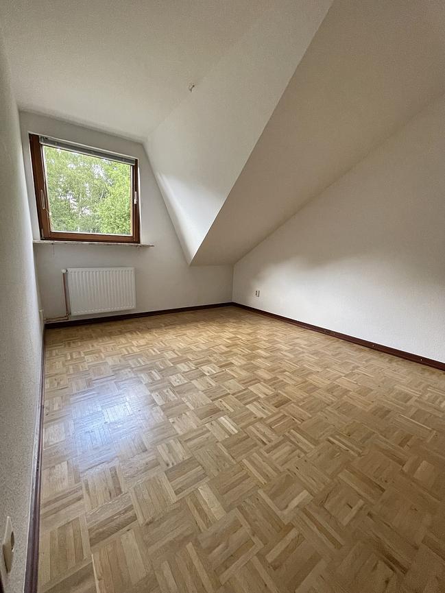 Bild 8 Schöne 4-Zi. Wohnung mit Balkon