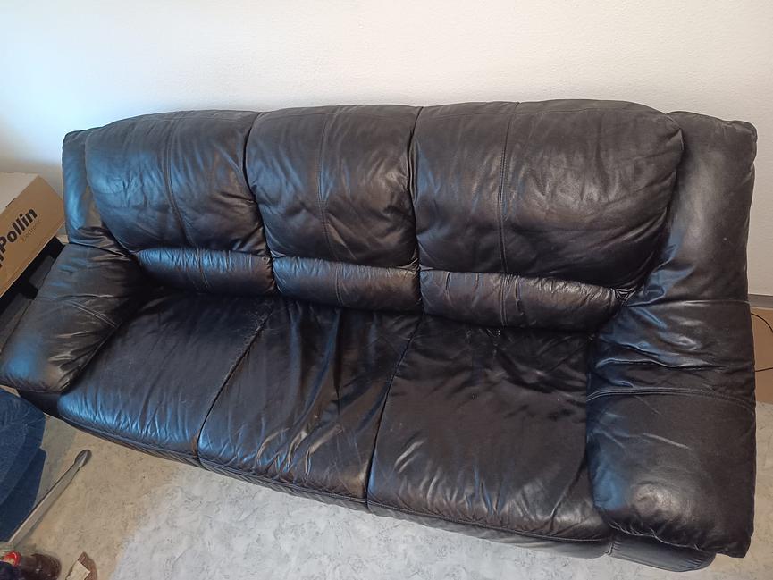 Bild 2 Schwarzes 3-Sitzer Sofa in gutem Zustand – 50 € – Selbstabholung