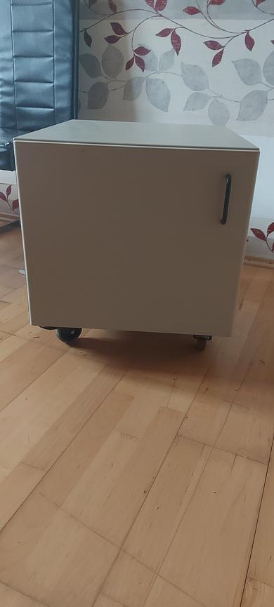 Bild 2 Schränckchen auf Rädern zu verschenken