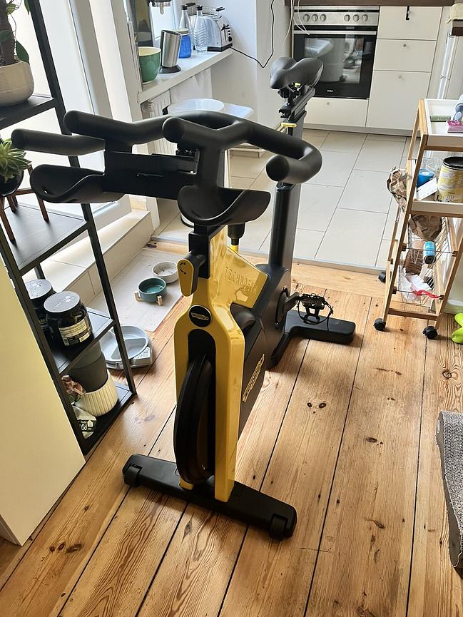 Bild 2 Technogym Bike Heimtrainer