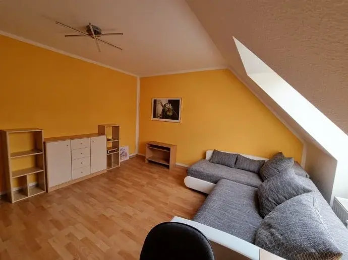 Bild 4 Ich vermiete eine 2-Zimmer-Dachgeschosswohnung mit Küche, Bad und Flur in Golis