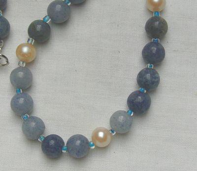 Bild 6 Blauquarzkette mit Perleneinlagen