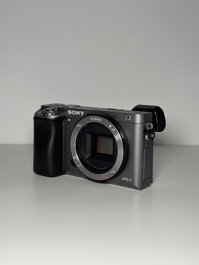 Bild 2 Verkaufe Sony Alpha 6000 Systemkamera, graphitgrau, neuwertig, Zubehörset