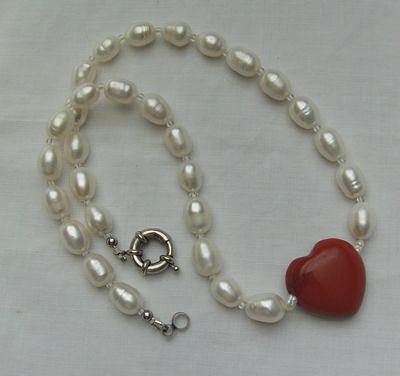 Bild 2 Herzkette, rotes Karneolherz mit weisser Süsswasserperle