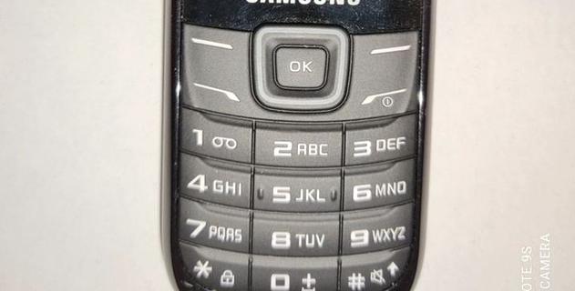 Vorschaubild =>2xHandy Samsung GT-E1200=>NEU=>zusammen nur 15,-!!! :)