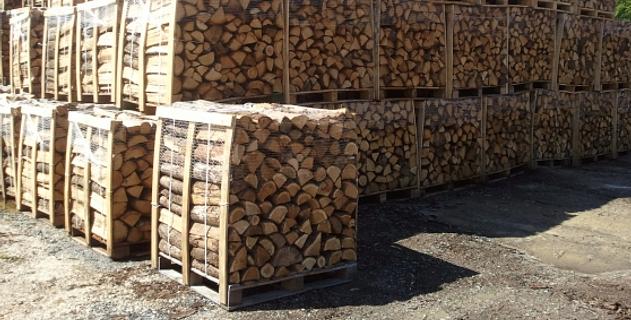 Vorschaubild Brennholz aus einer Mischung von trockenem Holz