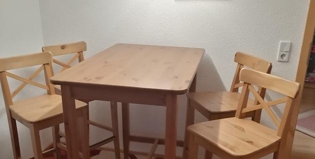 Vorschaubild Tisch und 4 Stuhle
