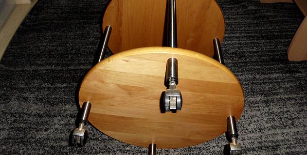 Vorschaubild Möchte ein echtholz klein runden tisch mit rädern ab geben