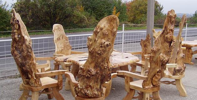 Vorschaubild Rustikale Massivholz Tische und Bänke