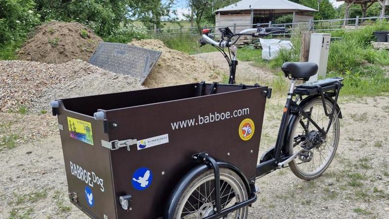Babboe Dog-E Lastenrad, wenig gefahren, frisch inspiziert, mit Kindersitzbank