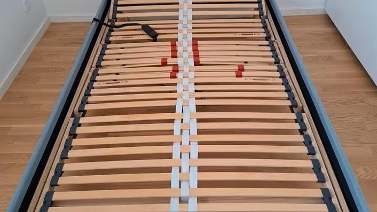 Verstellbares elektrisches Bett mit Matratze (120x200)