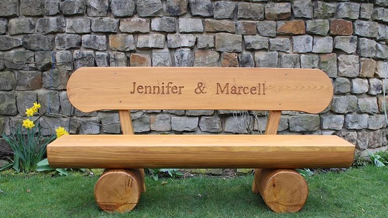 Gartenbank aus Lärche mit Gravur. #Hochzeitsgeschenk. #Weinachtsgeschenk. #Holz