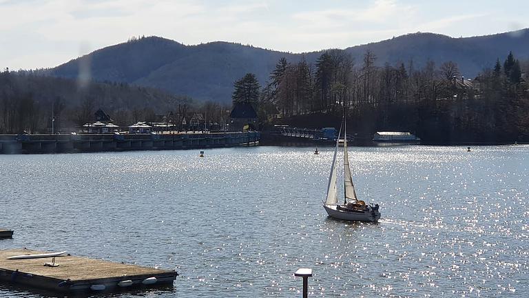 Vorschaubild Barkeeper*in  -  Eis-Verkäufer*in - Kellner*in am Edersee