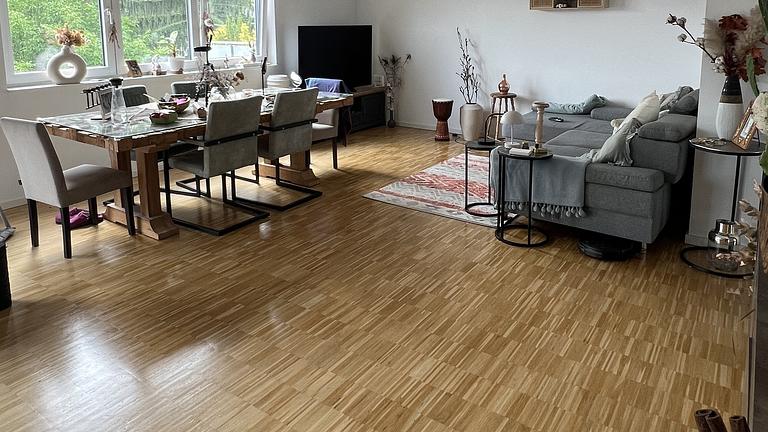 Zwischenmiete für vollmöbilierte Geschmackvolle 3-Raum-DG-Wohnung mit Einbauküch