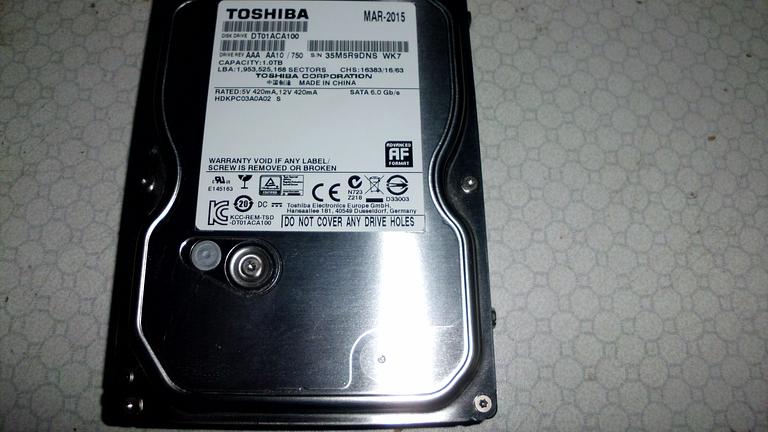 gebe hier ein mal windows 11pro dvd mit kay dazu eine 1tb hdd festplatte ab