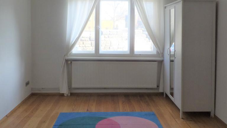 helles Zimmer im Grünen