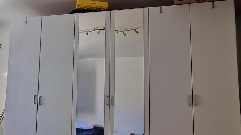 Kleiderschrank weiß groß schön sehr guter Zustand H 222 X B 270 x T 60