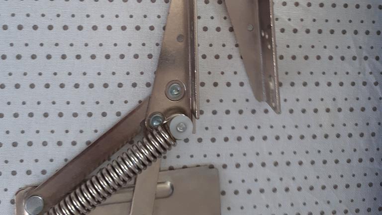 Vorschaubild Scharniere für Hängeschränke