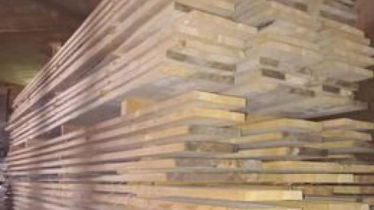 Hochwertige Holzbretter & Kanthölzer – direkt auf Maß zugeschnitten