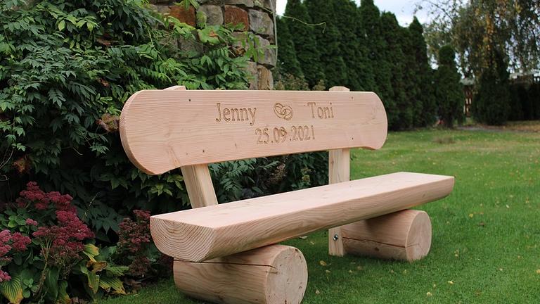 Ostern Geschenk. Gartenbank mit Gravur. Hochzeitsgeschenk. Krongartmöbel.