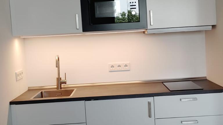 Einbauküche IKEA weiß, zum Ausbau Br.1,80m (2m mit Verblendung) 3 Jahre  1.150€