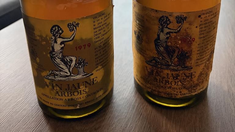 2 Flaschen Vin Jaune Arbois von Henri Maire aus dem Jahr 1979